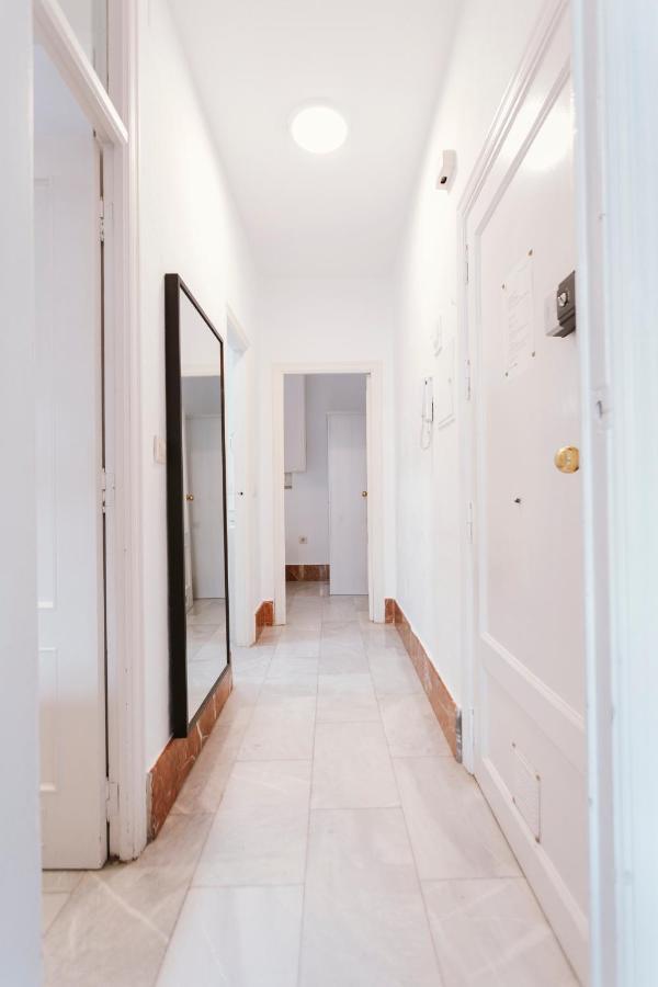 Bright And Cozy-1Bd 1Bth & 2Bd 1Bth- La Giralda Apartment Sevilla Bagian luar foto