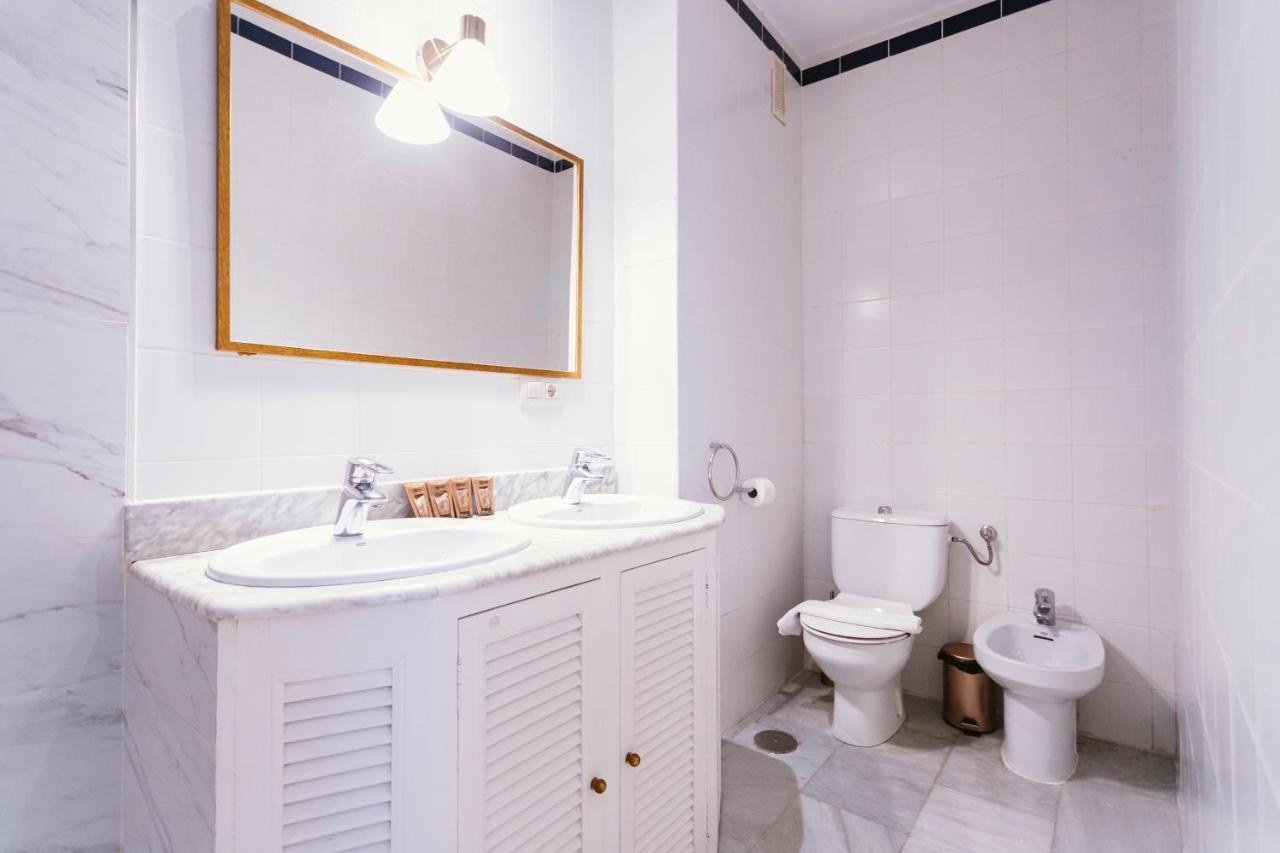 Bright And Cozy-1Bd 1Bth & 2Bd 1Bth- La Giralda Apartment Sevilla Bagian luar foto