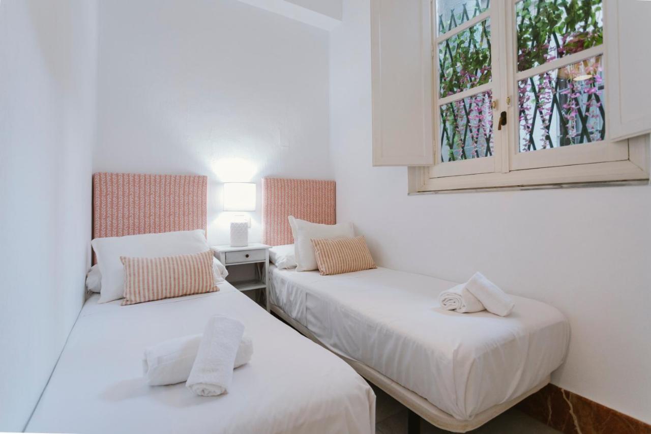 Bright And Cozy-1Bd 1Bth & 2Bd 1Bth- La Giralda Apartment Sevilla Bagian luar foto