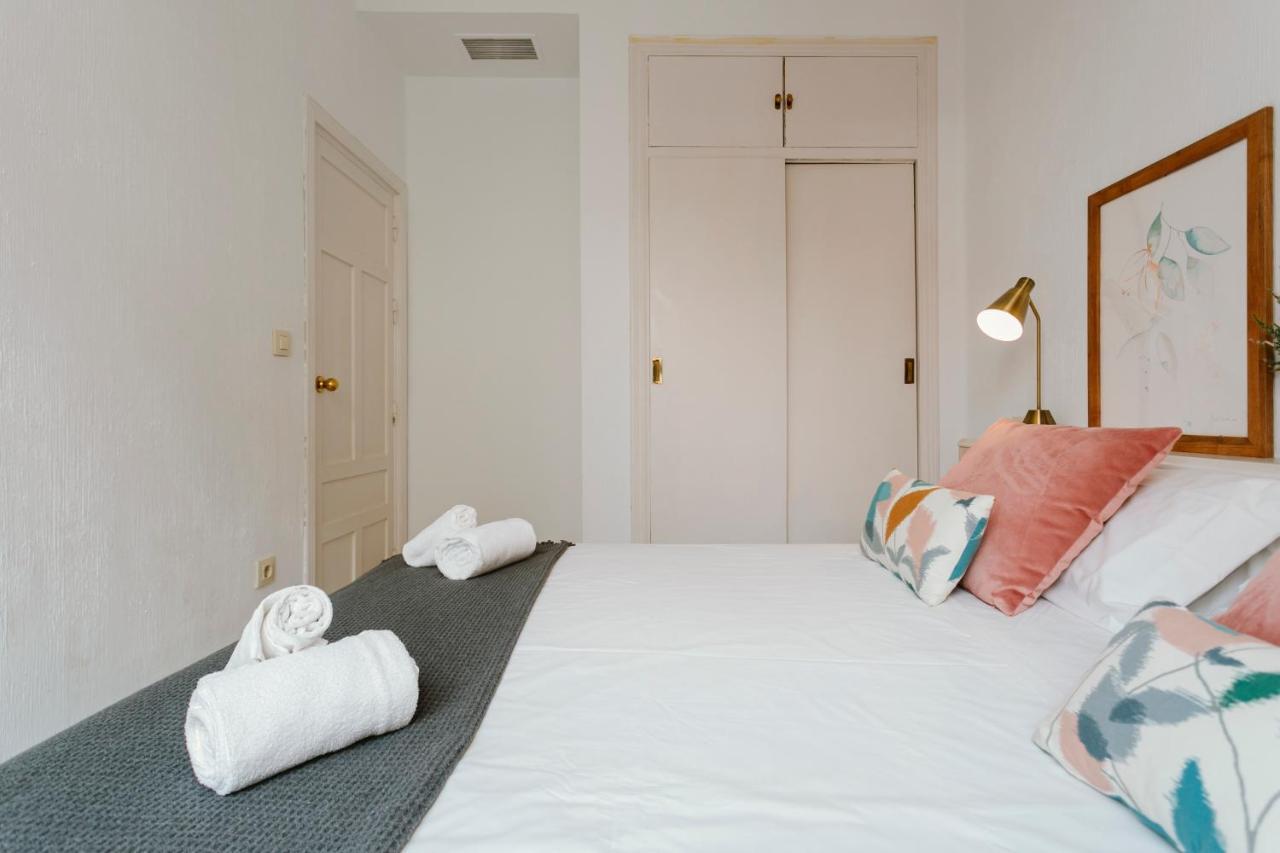 Bright And Cozy-1Bd 1Bth & 2Bd 1Bth- La Giralda Apartment Sevilla Bagian luar foto
